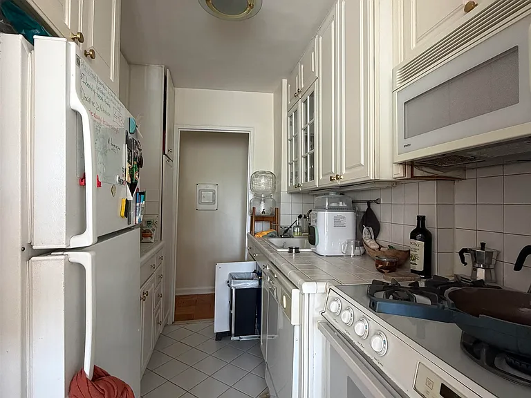 225 Saint Pauls Ave #2C — Photo 6