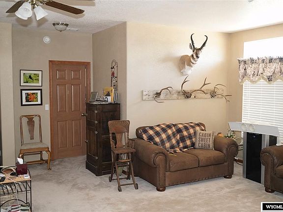 3rd image of 4 Cottonwood Dr