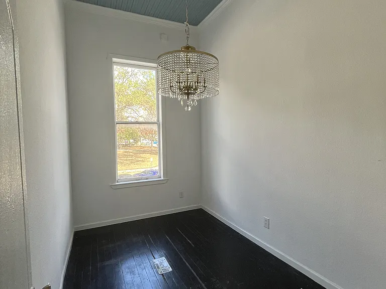 130 E San Antonio St — Photo 3