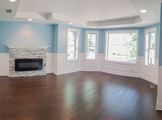 8216 S Paxton Ave, Chicago, IL 60617