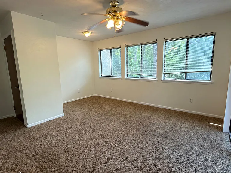 1315 Airport Dr #B02 — Photo 8