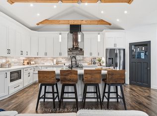1056 Xavier St, Gravenhurst, ON P0E1G0