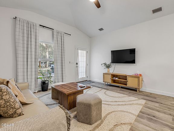 5th image of 14 Seminole Ave