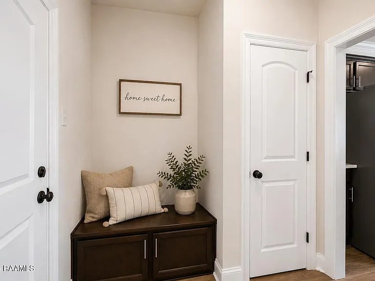 206 Sparrowhawk St — Photo 14