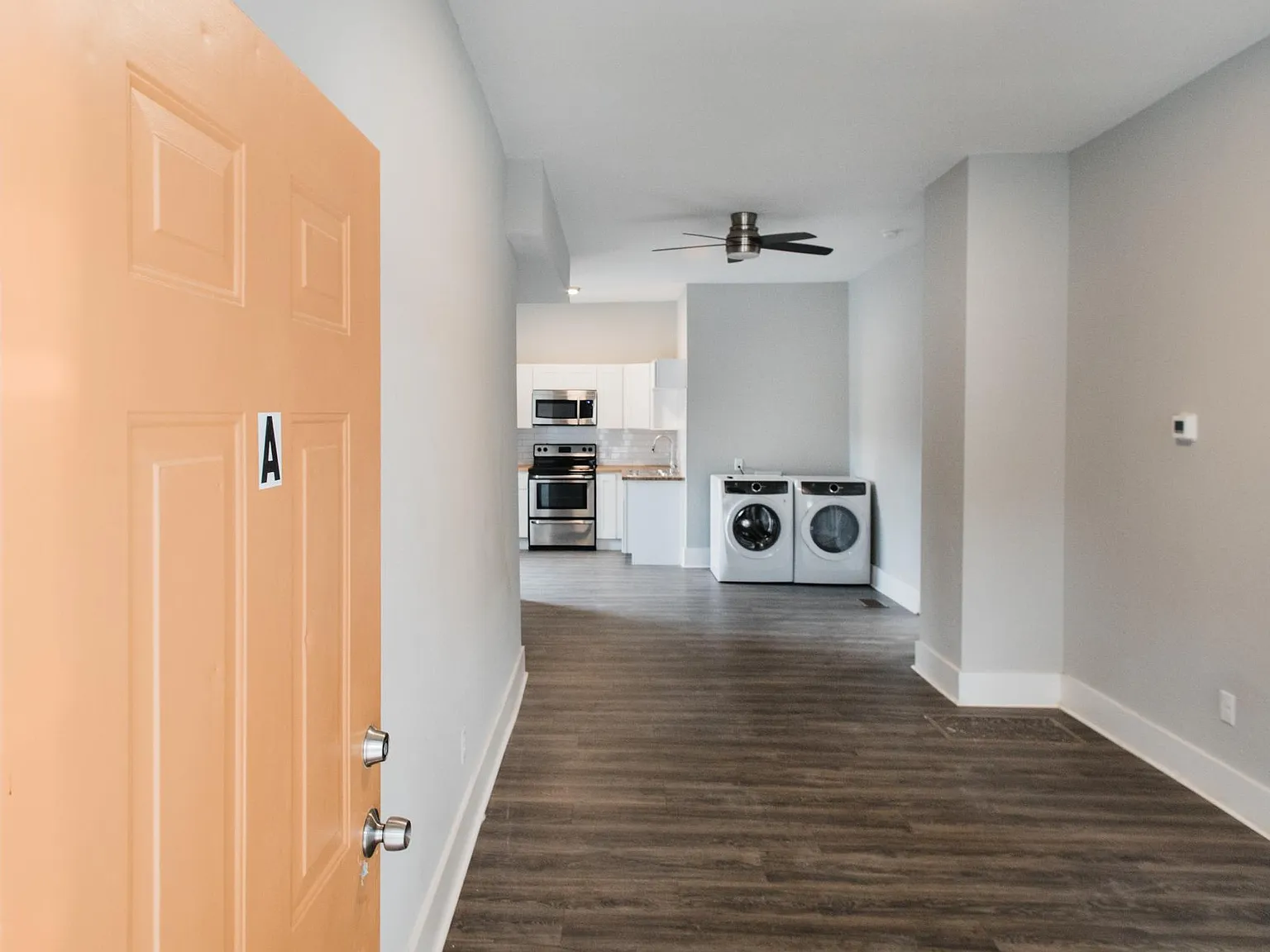 655 E Anderson St — Photo 3