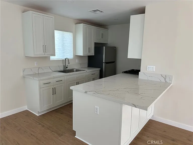 1436 N Hollywood Way #A — Photo 4