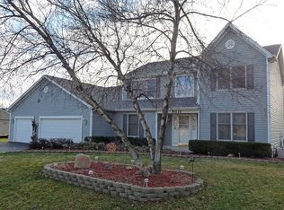 5511 Oakwood Dr, Oakwood Hills, IL 60013