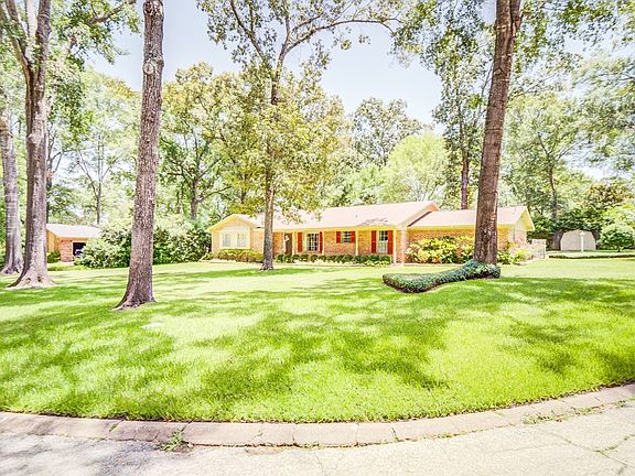 5th image of 1429 Sleepy Hollow Dr