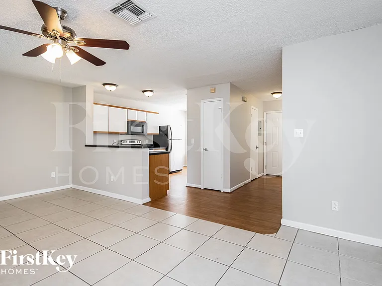 11005 Yorkshire Ridge Ct — Photo 4