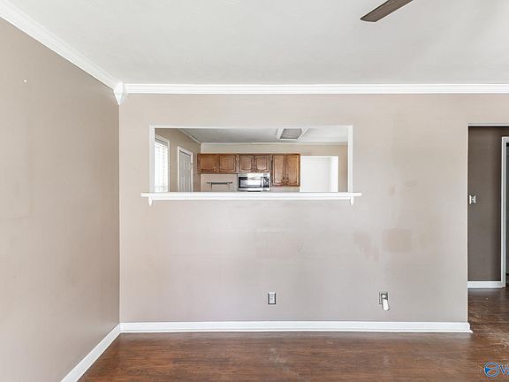 5th image of 305 Beard St SW