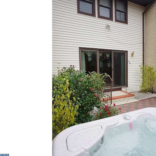 2nd image of 829 Jamestown Rd