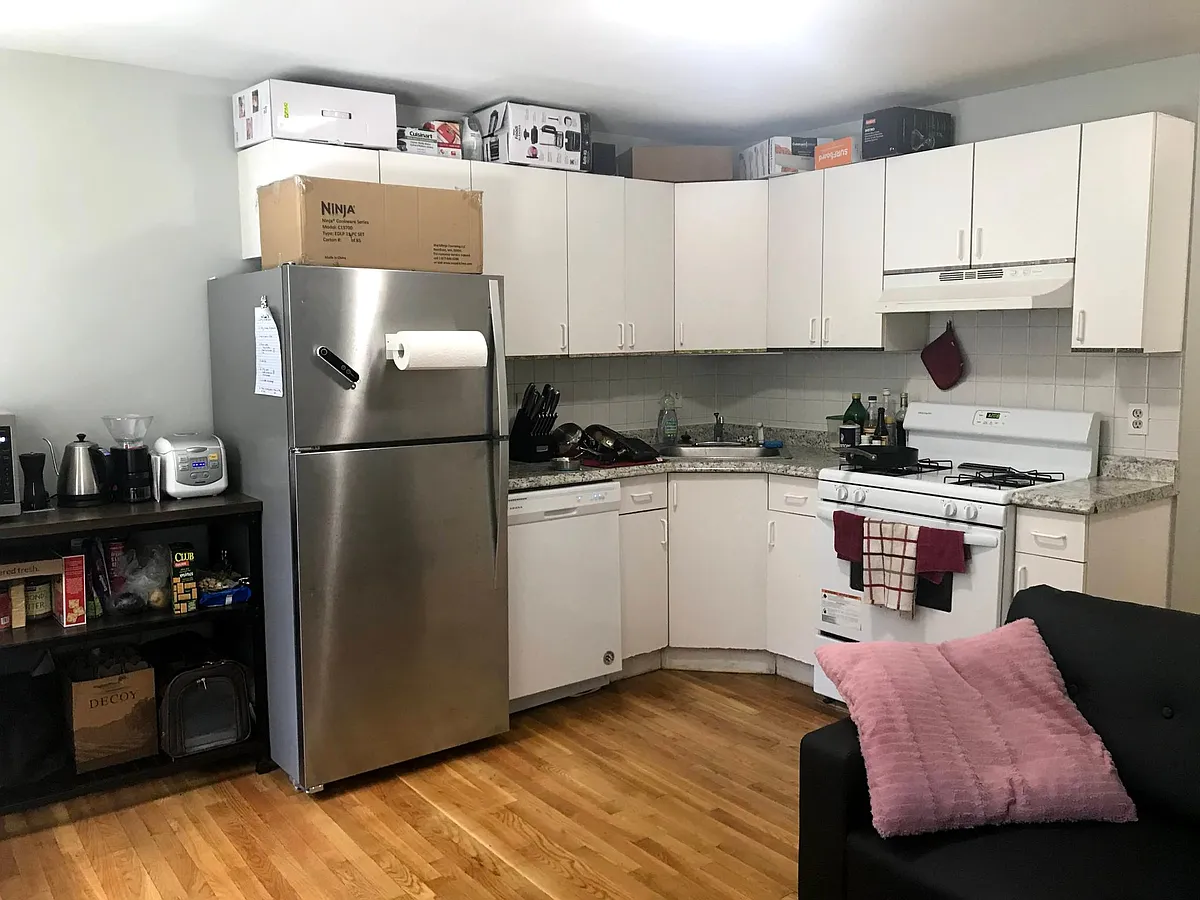 Building Photo - 77 7th St #1