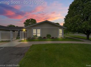 39725 Village Wood Ln #39, Novi, MI 48375