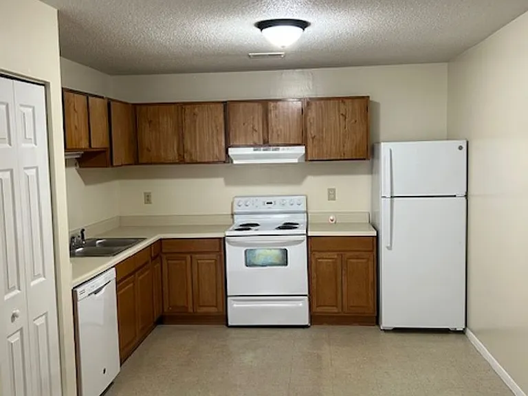 Lamplighter Apartments — Photo 12