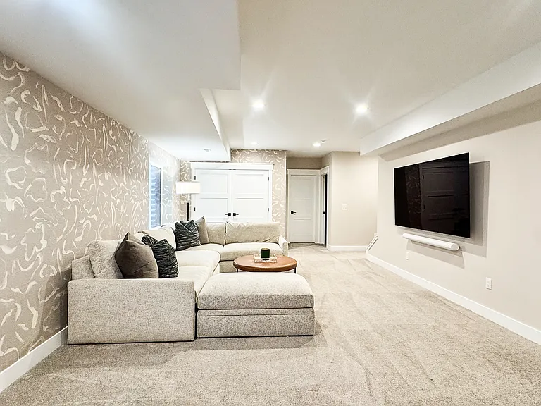 2352 Irving St — Photo 13