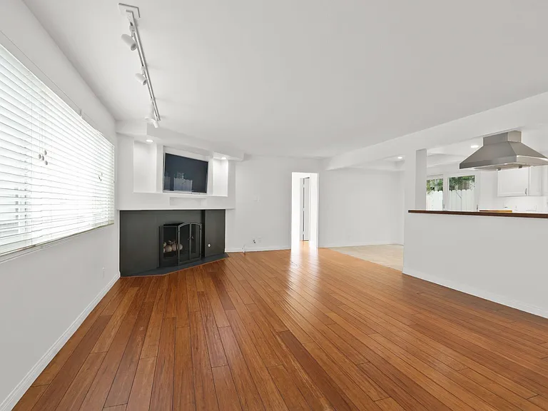 317 1/2 Heliotrope Ave — Photo 4