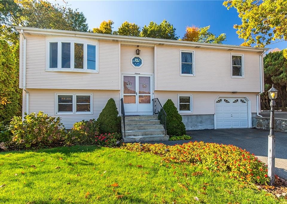 1st image of 16 Maclaine Dr