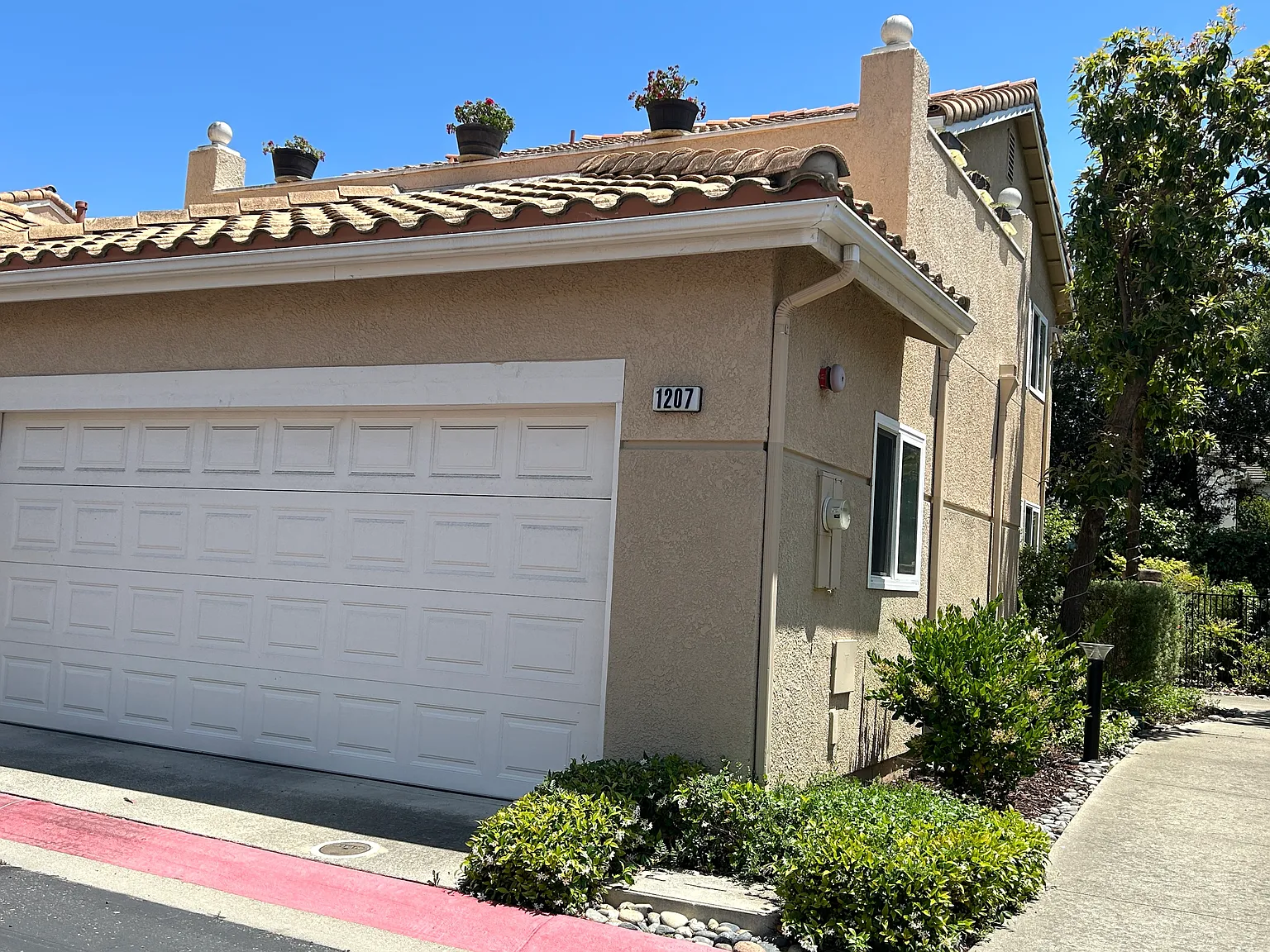 2 bed, 2.5 bath, 1536 sqft, $3,500 — Photo 2