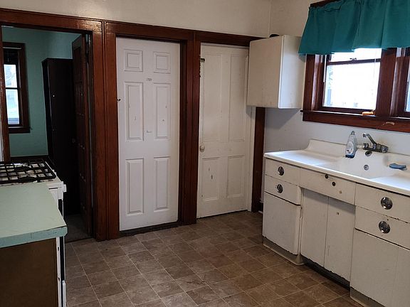 4th image of 214 S Main St #1
