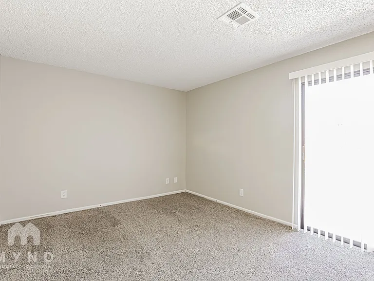 261 Queen Marie Ct — Photo 9