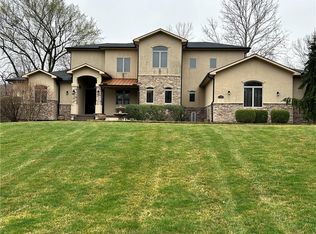 1006 SE Willow Ridge Dr, Blue Springs, MO 64014
