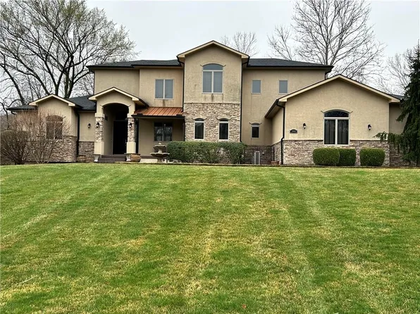 1006 SE Willow Ridge Dr, Blue Springs, MO 64014