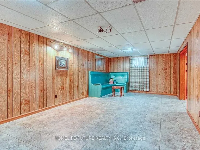 581 Gibbons St — Photo 19