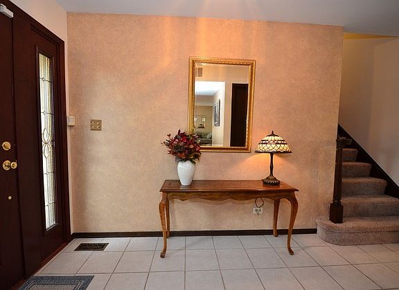 5th image of 261 Bedford Ln