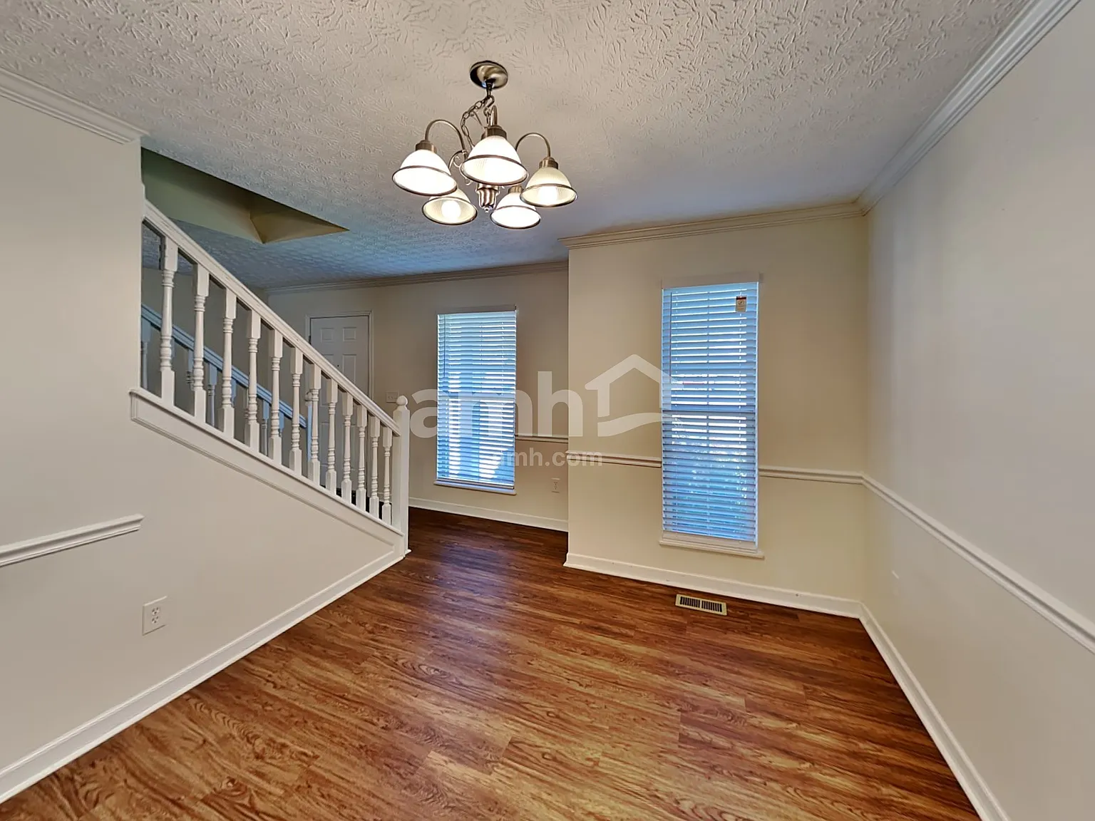 4 bed, 2.5 bath, 1916 sqft, $2,645 — Photo 4