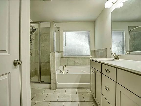 5th image of 3201 Camden Ct