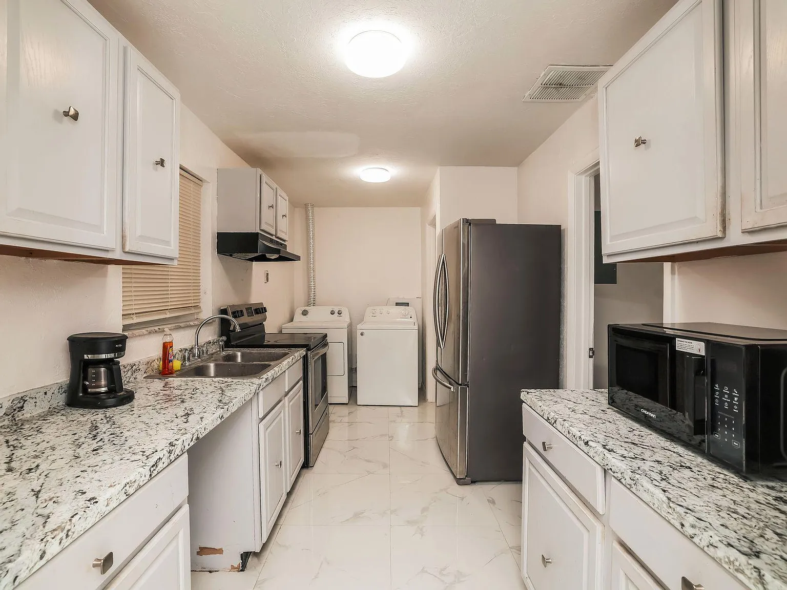 4 bed, 3.0 bath, 1100 sqft, $1,347 — Photo 3