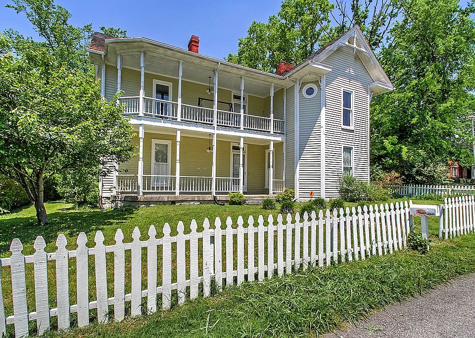 1st image of 413 E Main St