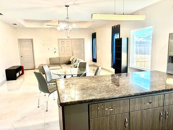 3rd image of 907 La Rosita Dr