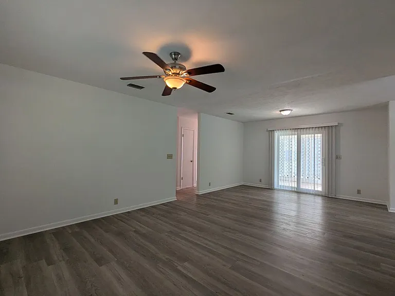 8438 NW 39th Cir — Photo 3