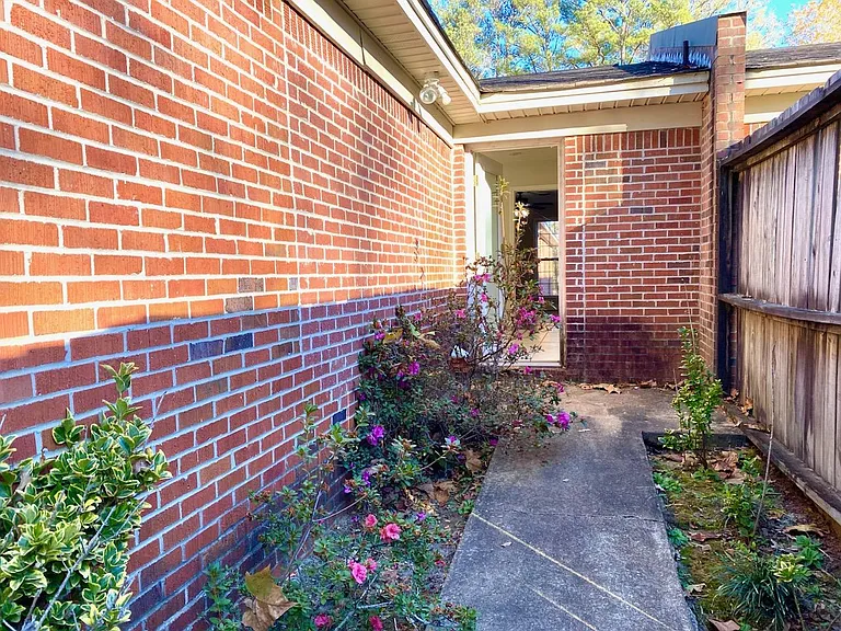301 County Road 1001 — Photo 11