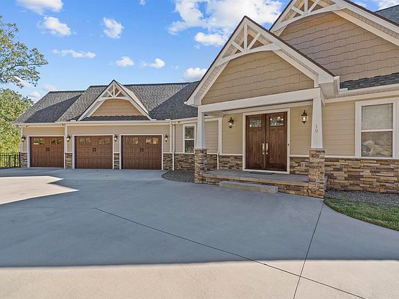 3rd image of 19 Tropicana Ct