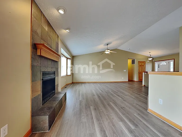715 Justin Ct — Photo 7