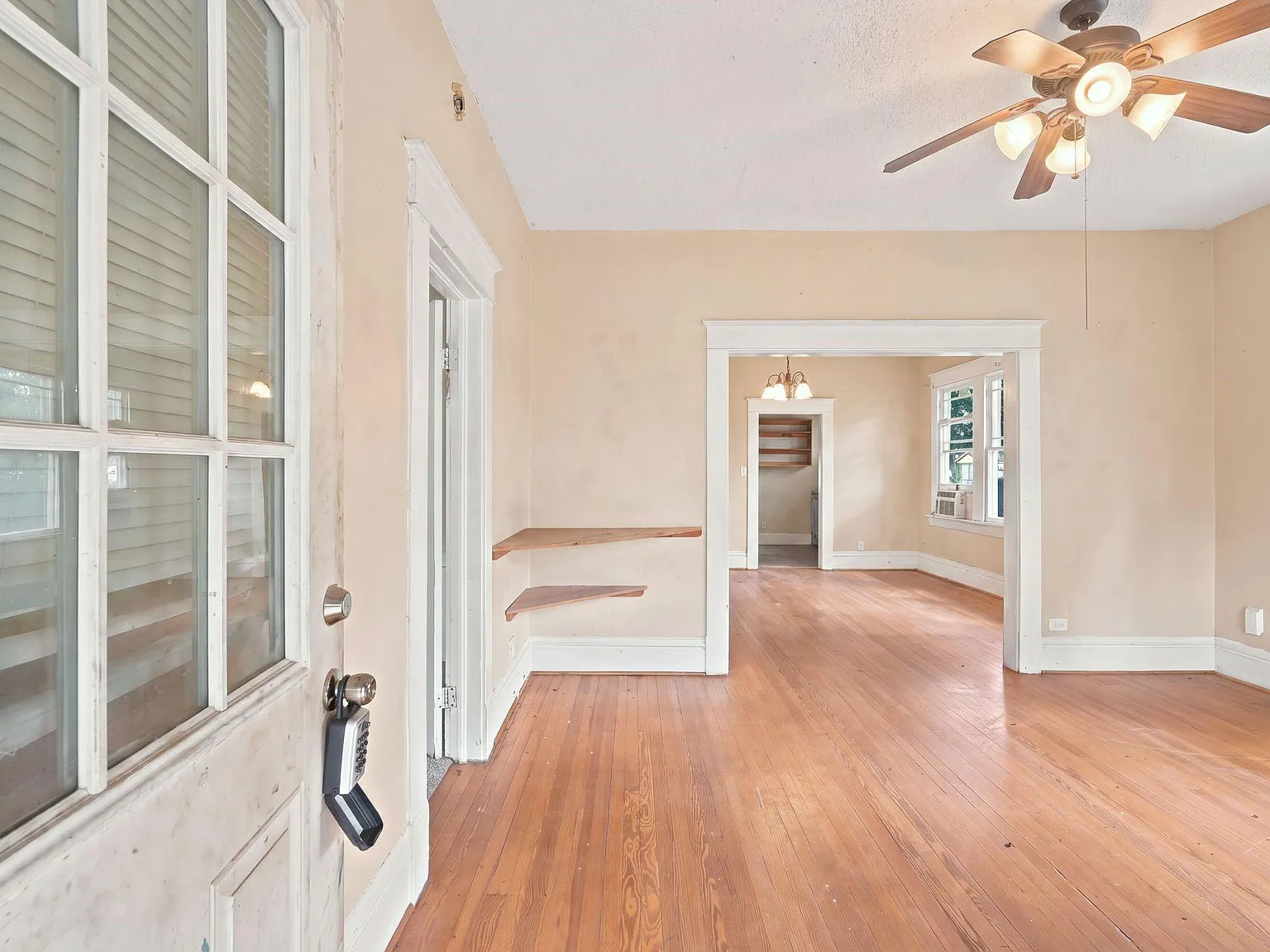2 bed, 1.0 bath, 1625 sqft, $950 — Photo 2
