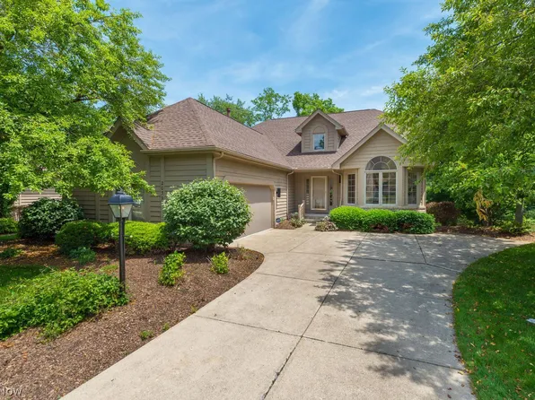 2039 Waters Edge Dr, Westlake, OH 44145