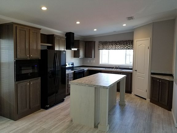 3rd image of 325 Heritage Blvd