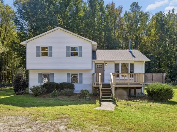 2600 Wright Rd, Saluda, VA 23149