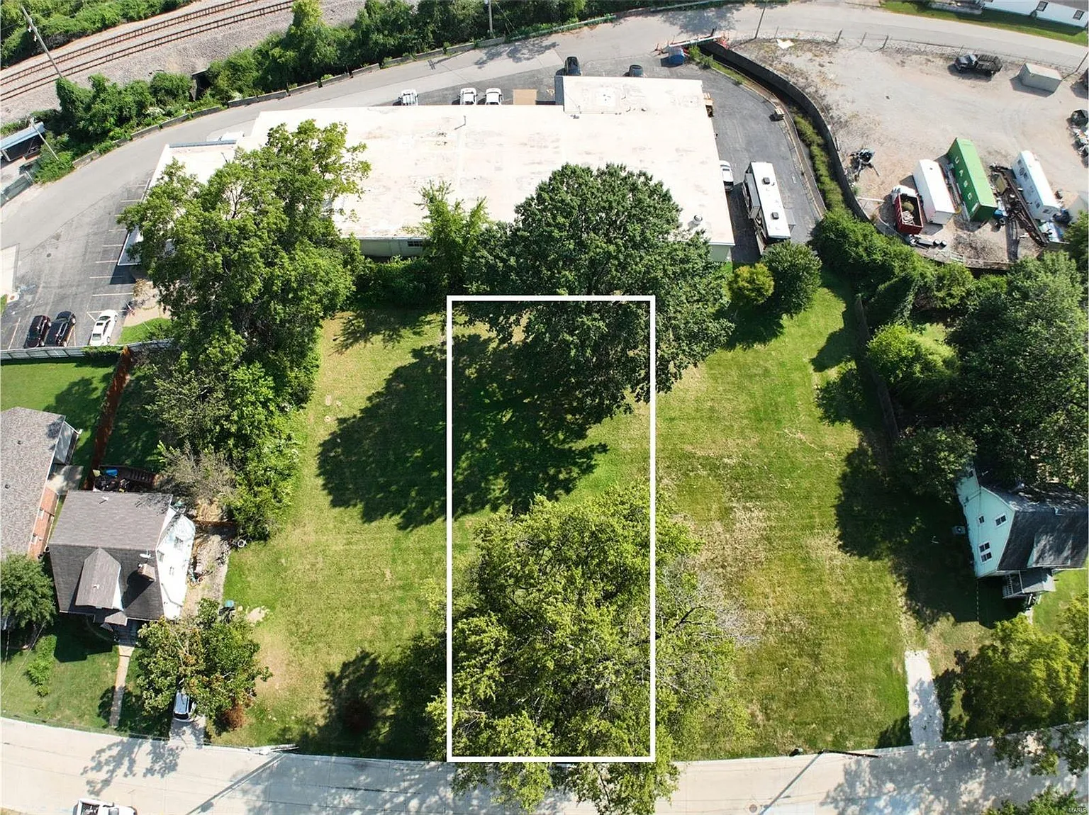 208 Midway Ave photo 1