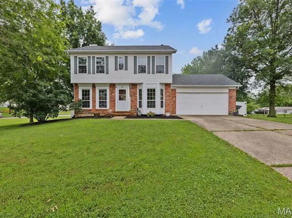 1415 Southgate Dr, Saint Peters, MO 63304