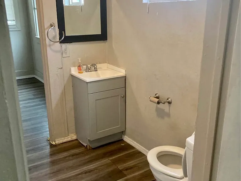 610 E Oak St #610 — Photo 4