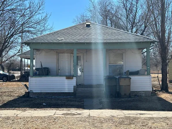 351 W Broadway Ave, Hoisington, KS 67544