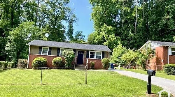 3 bed, 1250 sqft, $2,100 — Photo 2