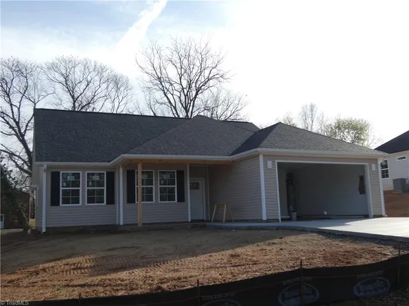 109 Hickory St, Yadkinville, NC 27055