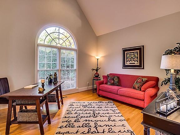 5th image of 8 Rosebay Ln