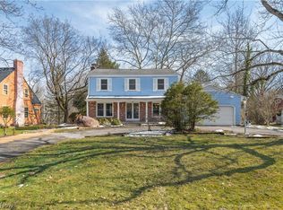 7461 River Rd, Olmsted Falls, OH 44138