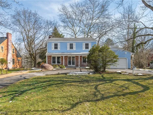 7461 River Rd, Olmsted Falls, OH 44138